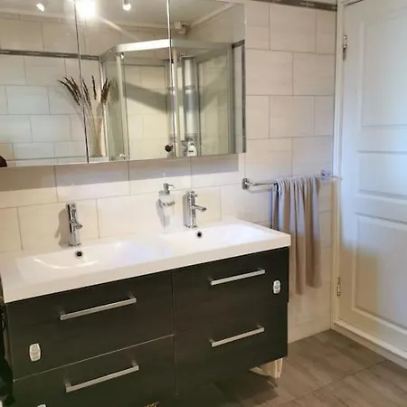 Sentral Familievennlig Bolig Med Hage Og Uteplass Nyaraló Arendal