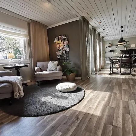 Sentral Familievennlig Bolig Med Hage Og Uteplass
