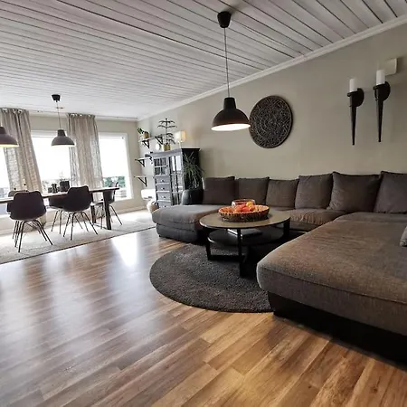 Sentral Familievennlig Bolig Med Hage Og Uteplass Feriehus Arendal