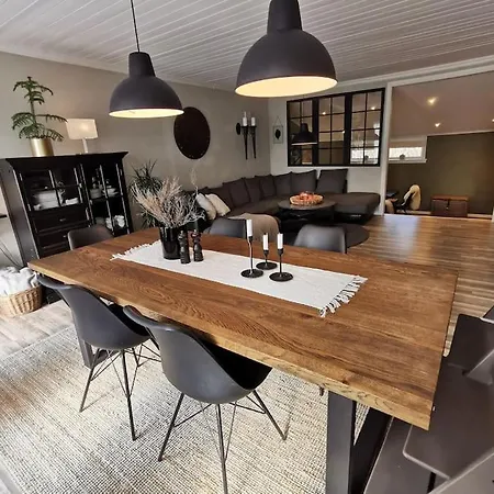 Sentral Familievennlig Bolig Med Hage Og Uteplass *