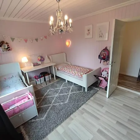 度假居 Sentral Familievennlig Bolig Med Hage Og Uteplass *