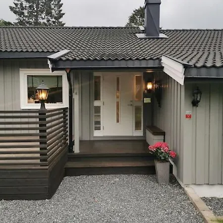 Sentral Familievennlig Bolig Med Hage Og Uteplass *