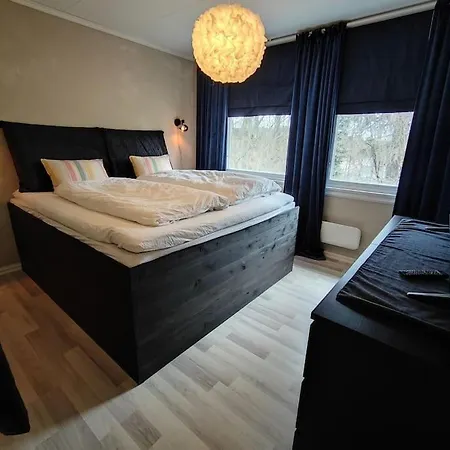 Sentral Familievennlig Bolig Med Hage Og Uteplass Nyaraló