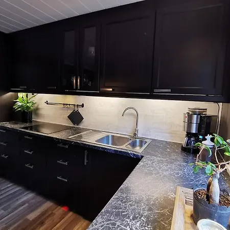Holiday home Sentral Familievennlig Bolig Med Hage Og Uteplass *