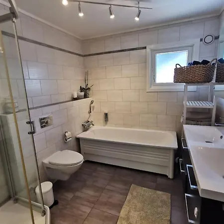 Sentral Familievennlig Bolig Med Hage Og Uteplass Feriehus